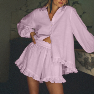 เสื้อเบลาส์แต่งระบายแขนพองลายทางแฟชั่นสำหรับผู้หญิงและกางเกงขาสั้นทรงหลวมชุด2ชิ้นแบบลำลอง - Product Image 1