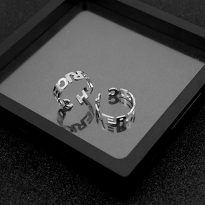 Bague en acier inoxydable à lettre, design simple et original, personnalisable, unisexe, bijoux de mode, vente en gros, collection 2026 à succès - Product Image 2