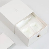 Boîte à tiroir en PVC translucide givré avec logo personnalisé en estampage à chaud, idéale pour l'emballage de cadeaux de mariage