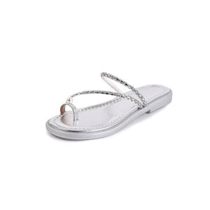 Sandalias planas antideslizantes de verano, estilo casual para vacaciones, sencillas y versátiles, con pedrería de perlas y punta dividida. - Product Image 2