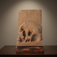 Statue de vache Kamdhenu, réplique traditionnelle sculptée dans la pierre pour la décoration de la maison