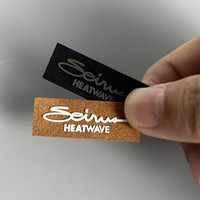 Étiquette de marque de vêtements en cuir microfibre de suède de haute qualité avec logo en caoutchouc de silicone 3D en relief