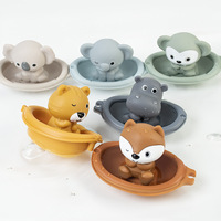 Bateau de bain flottant empilable en plastique en forme d'ours pour enfants, jouet pour le bain et la douche des nourrissons avec protège-doigts