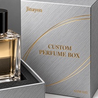 Boîte rigide pour parfum en papier texturé argenté 10x10x14cm, avec insert en mousse surélevé, fermeture magnétique, lamination brillante |