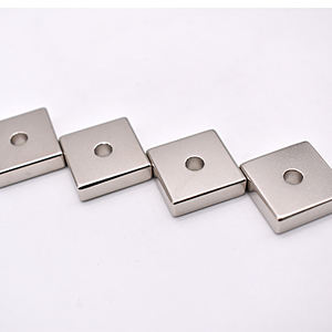 20x20x3mm con orificio central NdFeB N52 Imanes personalizados - Product Image 4