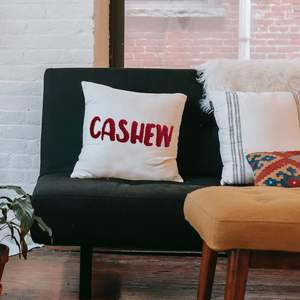 Özelleştirilmiş monograpersonalized kişiselleştirilmiş atmak yastık kılıfı yumruk iğne Glitter altın özel işlemeli adı yastık kapakları - Product Image 4