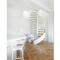 Escalier intérieur en bois courbé durable, design moderne, en fer forgé