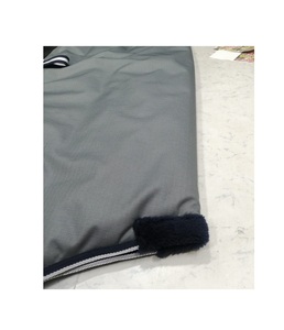 Manta para Caballo de Calidad Profesional con Costuras Reforzadas para un Uso Prolongado al Aire Libre - Product Image 1