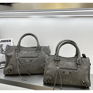 Túi xách tay nữ da thật cỡ lớn năm 2025; Túi đeo vai thời trang cao cấp sản xuất bởi nhà thiết kế - Product Image 3