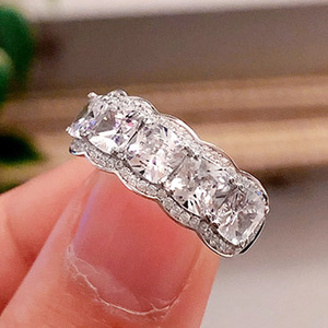 Anello da sposa geometrico scintillante per donna, elegante gioiello da dito alla moda - Product Image 3