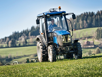 Traktor Roda Lovol M504 50hp 4x4wd Peralatan Mesin Pertanian Pertanian Kecil Mini Kompak dengan Pemuat Depan