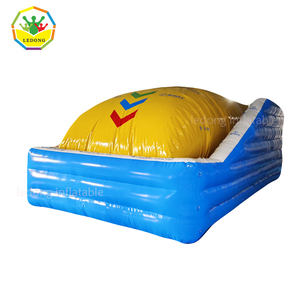 Parc de trampoline gonflable voler vers l'airbag sautant jeux de sac <span class=keywords><strong>blob</strong></span> homme volant - Product Image 1