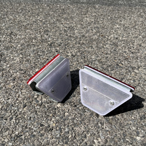 Delineateur routier réflecteur trapézoïdal double face pour garde-corps - Product Image 2