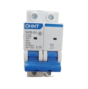 Промышленный мини-выключатель с емкостью 50 Гц 6 ка изготовлен из прочного пластика - Product Image 1