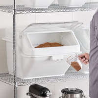 Poubelle commerciale d'ingrédients de stockage d'étagère avec couvercle et pelle poubelle à riz pour cuisine mobile à dessus oblique blanc avec couvercle coulissant et pelle