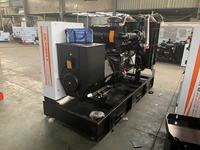 Groupe électrogène diesel à châssis ouvert pour l'alimentation des chantiers et la puissance de secours industrielle avec radiateur de moteur et panneau de commande