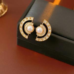 BBRYF07-<span class=keywords><strong>AL</strong></span> Boucles d'oreilles clous vintage micro-incrustées de zircon et de perles en forme d'éventail, bijoux de mode français de luxe léger pour femmes, cadeaux délicats - Product Image 6