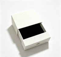 Boîte cadeau à bijoux à fermeture magnétique, type tiroir, en papier rigide recyclé, insert en mousse noire, logo personnalisé, impression quadricolore