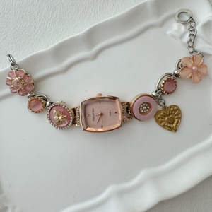 นาฬิกาข้อมือแฟชั่นวินเทจสำหรับผู้หญิง ดีไซน์เก๋ไก๋ ประดับด้วยดอกไม้เคลือบสีเงินและโรสโกลด์ พร้อมคริสตัล สายปรับได้ ตัวเรือนแก้ว - Product Image 6