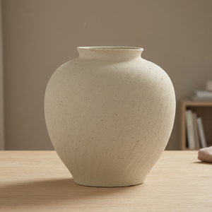 Vase de table en céramique beige rustique, finition mate, pot en poterie brute, récipient décoratif pour fleurs, pour étagère de salon - Product Image 3