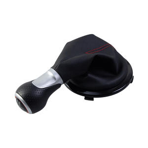 Poignée de levier de vitesses Volkswagen 5 vitesses en cuir noir avec surpiqûres rouges, design ergonomique - Product Image 1