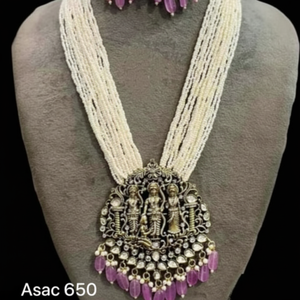 Conjunto de Collar Gargantilla de Latón Multicapa Hecho a Mano con Perlas Blancas y Piedras para Bodas, Compromisos, Aniversarios, Fiestas, Excelente Idea de Regalo - Product Image 1