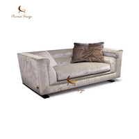 Italienisches Minimalistisches Chaiselongue-Sofa Breite Sitzfläche Gepolstertes Sofa Maßgefertigt für Penthouse-Apartment Hotel Wohnzimmer Ecksofa