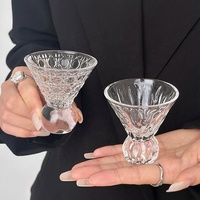 Vente en gros usine : Verre à pied mini vintage style INS, sans plomb, gobelet de dégustation en cristal gaufré (diamant/côtelé/ondulé) pour salon de thé