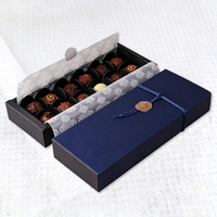 Boîte d'emballage de truffes au chocolat biodégradable personnalisée en usine, boîte cadeau en papier pour bonbons sucrés avec ficelle