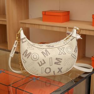 Bolso de Hombro de Alta Gama en Forma de Luna con Cadena Decorativa y Diseño Multifuncional y Elegante 616 - Product Image 6