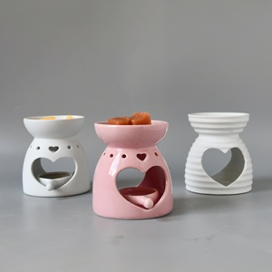 Bruciatore di Oli Essenziali in Ceramica Fatto a Mano con Design a <span class=keywords><strong>Cuore</strong></span> Cavo, Scaldacera per Aromaterapia, Portacandele Tealight per Arredamento Casa - Product Image 3