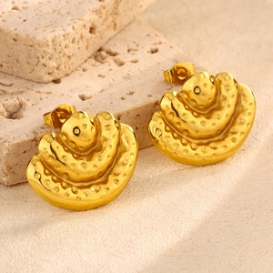 Pendientes de Acero Inoxidable de Alta Gama Europeos y Americanos, Geométricos, con Forma de Corazón y Espiga, Chapados en Oro de 18K, para Mujer - Product Image 6