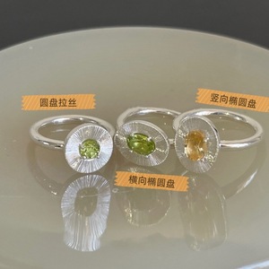 Bague éternité en argent pur S925 à bouche ouverte avec incrustation de zircon vert olive, texture brossée, réglable pour femmes - Product Image 5