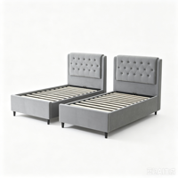 Lit double en bois rembourré avec cadre capitonné, dernier cri en matière de design et de mobilier