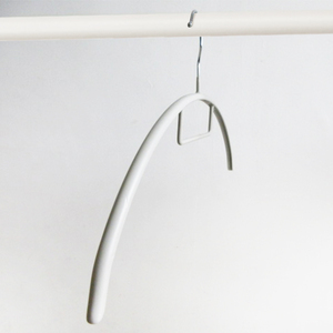 Perchero de Metal Semicircular Blanco, Diseño Grueso, para Exhibición de Ropa de Boutique, Acabado con Revestimiento de PVC, Sin Costuras, Antideslizante - Product Image 2