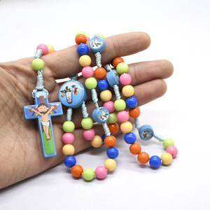 Collier de prière en plastique coloré avec croix pour enfants, pour les cérémonies religieuses catholiques, cadeau de baptême - Product Image 2