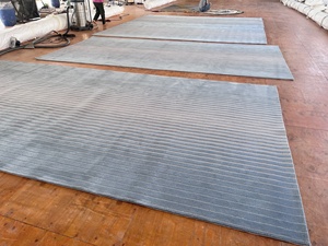 Alfombra de lana con patrón de rayas moderno, diseño de pila de corte personalizado con respaldo de látex para habitaciones de hotel - Product Image 3