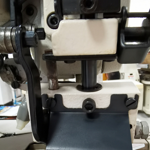 Máquina <span class=keywords><strong>de</strong></span> Coser Industrial Nueva, Puntada <span class=keywords><strong>de</strong></span> Bloqueo, Alimentación por Aguja, Triple Aguja, 5 Hilos, Motor <span class=keywords><strong>de</strong></span> Alta Velocidad, Para Planta <span class=keywords><strong>de</strong></span> Fabricación RN9200-2 - Product Image 4