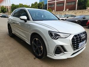 <span class=keywords><strong>Audi</strong></span> <span class=keywords><strong>Q3</strong></span> SUV 2022, 100-150 CV, 200-300 Nm, Automático, Gasolina, Turbo, Asientos de Cuero, Faros LED, 1-25000 Millas - Product Image 3