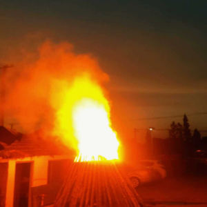 Lampe à flamme verticale simulée Feu de joie Fête Feu de camp Lumineux Chêne Motif Lumière Ouverture Cérémonie Bar Éclairage de scène - Product Image 4