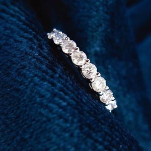 Xinfly - Anillos de Compromiso de Moda de Oro Blanco de 18K 750 con Diamantes Redondos Italianos Resistentes al Agua, 0.60CT, Personalizados, Venta al por Mayor - Product Image 5