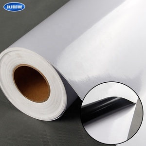 विज्ञापन <span class=keywords><strong>Vinyl</strong></span> मुद्रण योग्य काले वापस स्वयं चिपकने वाला <span class=keywords><strong>Vinyl</strong></span> रोल चमकदार सफेद पीवीसी निविड़ अंधकार रोल