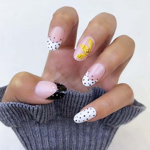 <span class=keywords><strong>Manicura</strong></span> <span class=keywords><strong>francesa</strong></span> <span class=keywords><strong>con</strong></span> bonitos puntos de lunares en forma de almendra y uñas postizas <span class=keywords><strong>con</strong></span> flores amarillas, reutilizables y adecuadas para el uso diario. - Product Image 2