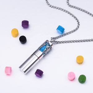 Colgante de acero inoxidable con medallón para botella, recipiente para aromaterapia, perfume, 316L - Product Image 2