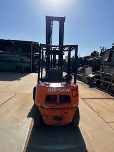 חם למכירה 3 טון doosan מלגזה משומש מכונת מכונת להרים 6 מ 'צבע מקורי doosan שני דיזל מלגזה עם מהדק שטוח - Product Image 5