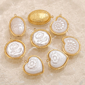 Colgante de Acrílico con Bisel de Acero Inoxidable al por Mayor, Diseño Floral de Corazón, Abalorio para Joyería DIY - Product Image 2