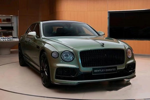 Kit carrosserie en fibre de carbone pour Bentley Flying Spur, style W12, comprenant lèvre avant, diffuseur, spoiler et jupes latérales en fibre de carbone - Product Image 2