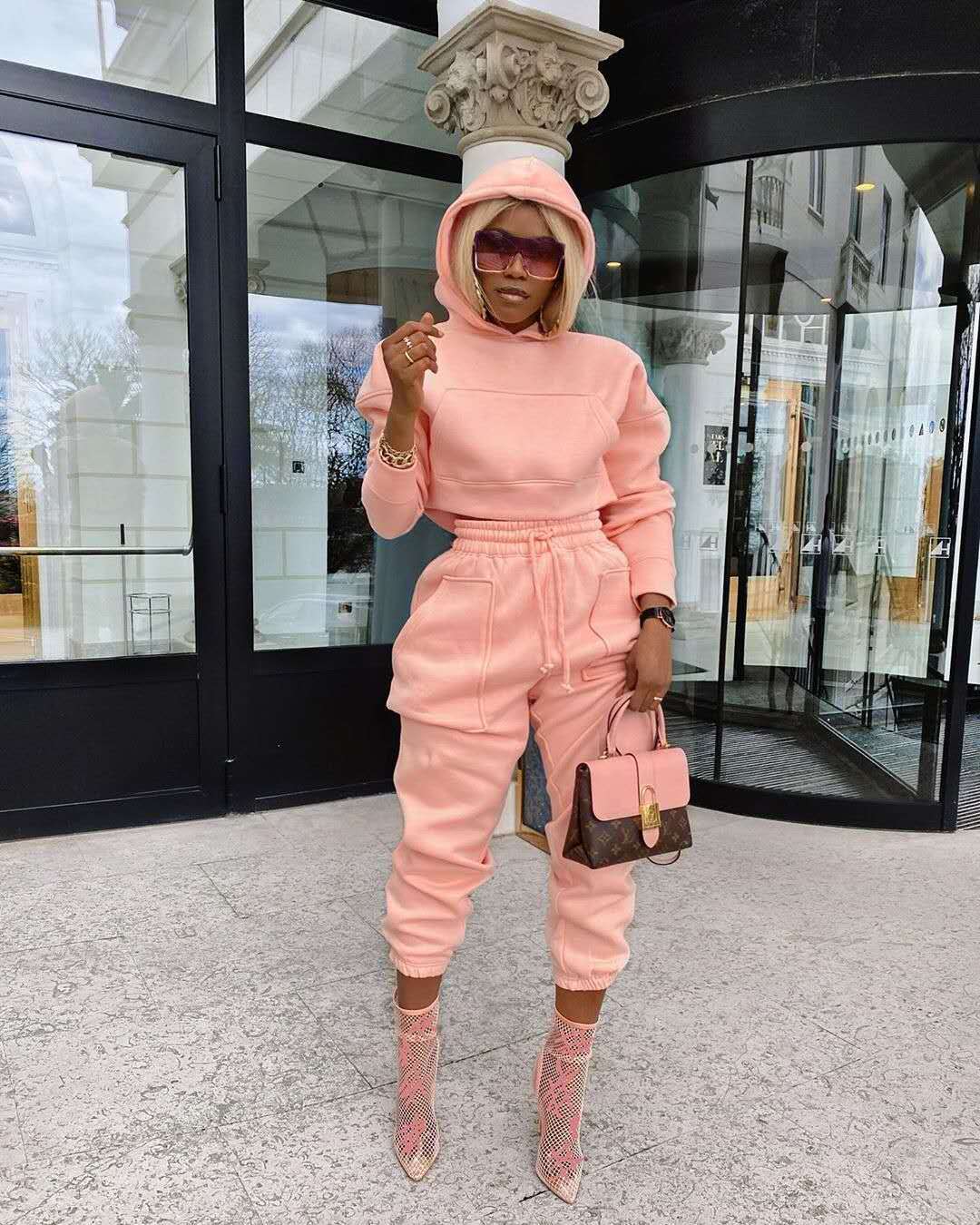 Комплект из двух предметов с логотипом на заказ, осенний однотонный женский спортивный костюм, женский комплект с капюшоном, укороченный топ и штаны, повседневный спортивный костюм