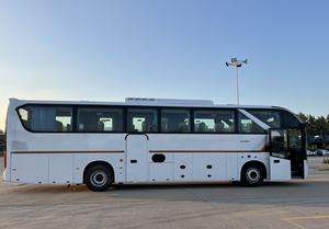 Autobús de pasajeros grande con motor diésel de 50 asientos de lujo con transmisión manual a la venta - Product Image 4