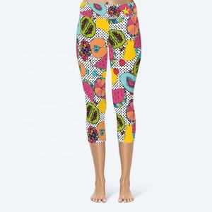 Capri elástico de poliéster y LICRA para mujer, pantalones cortos de Yoga brillantes para ejercicio, Capri estampado de cintura alta con bolsillos - Product Image 1